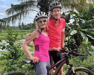 5 star review from Lynne and Andy , Manchester, England, UK